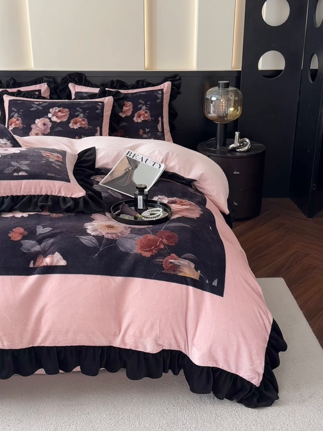 91家纺网 家纺一手货源 找家纺 首尔家纺 2025新款牛奶绒法式数码大版四件套 半亩花田