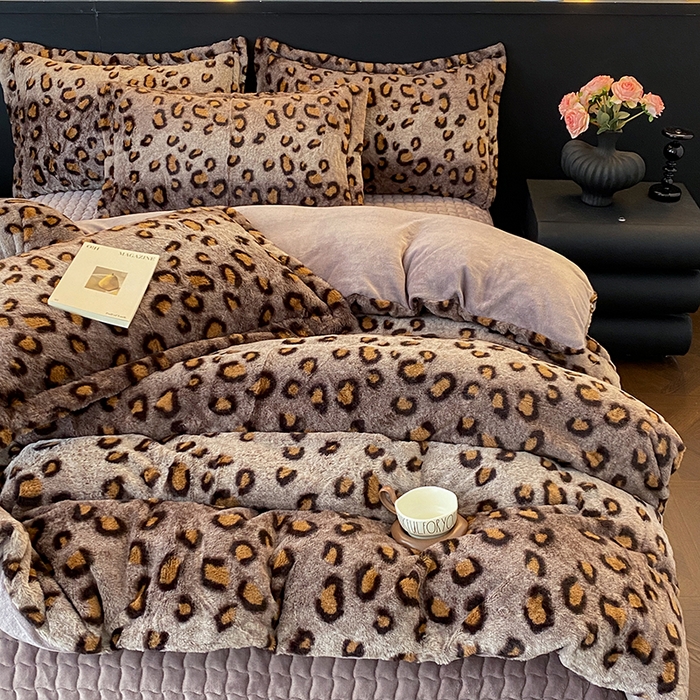 91家纺网 家纺一手货源 找家纺 美伦美焕 2025新款直播热款高克重兔毛绒床盖款四件套 咖豹