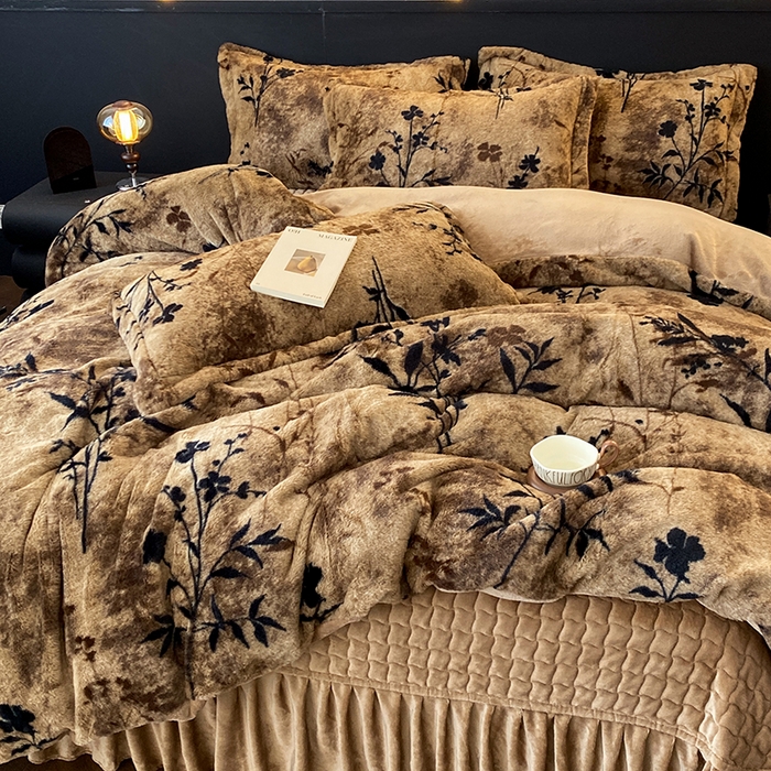 91家纺网 家纺一手货源 找家纺 美伦美焕 2025新款直播热款高克重兔毛绒床盖款四件套 墨枝-咖