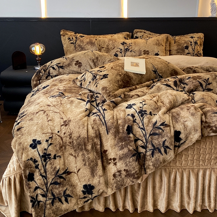 91家纺网 家纺一手货源 找家纺 美伦美焕 2025新款直播热款高克重兔毛绒床盖款四件套 墨枝-咖