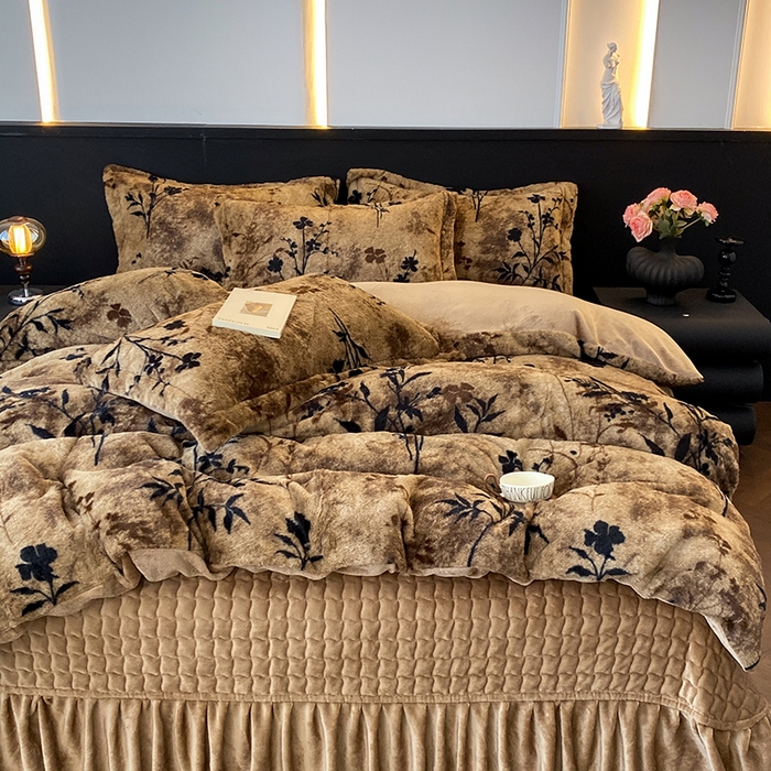 91家纺网 家纺一手货源 找家纺 美伦美焕 2025新款直播热款高克重兔毛绒床盖款四件套 墨枝-咖