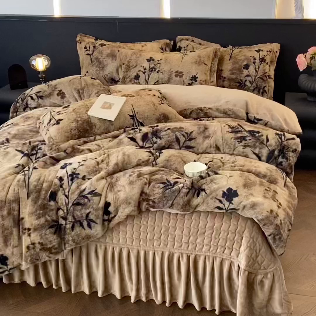 91家纺网 家纺一手货源 找家纺 美伦美焕 2025新款直播热款高克重兔毛绒床盖款四件套 墨枝-咖
