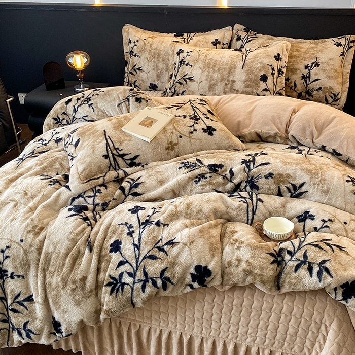 91家纺网 家纺一手货源 找家纺 美伦美焕 2025新款直播热款高克重兔毛绒床盖款四件套 墨枝-驼