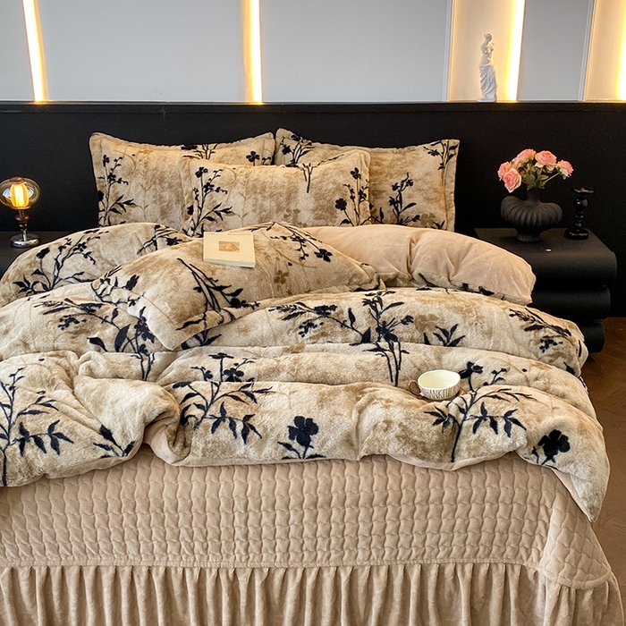 91家纺网 家纺一手货源 找家纺 美伦美焕 2025新款直播热款高克重兔毛绒床盖款四件套 墨枝-驼