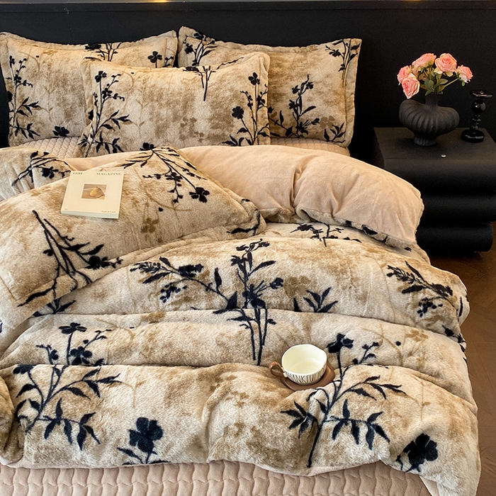 91家纺网 家纺一手货源 找家纺 美伦美焕 2025新款直播热款高克重兔毛绒床盖款四件套 墨枝-驼