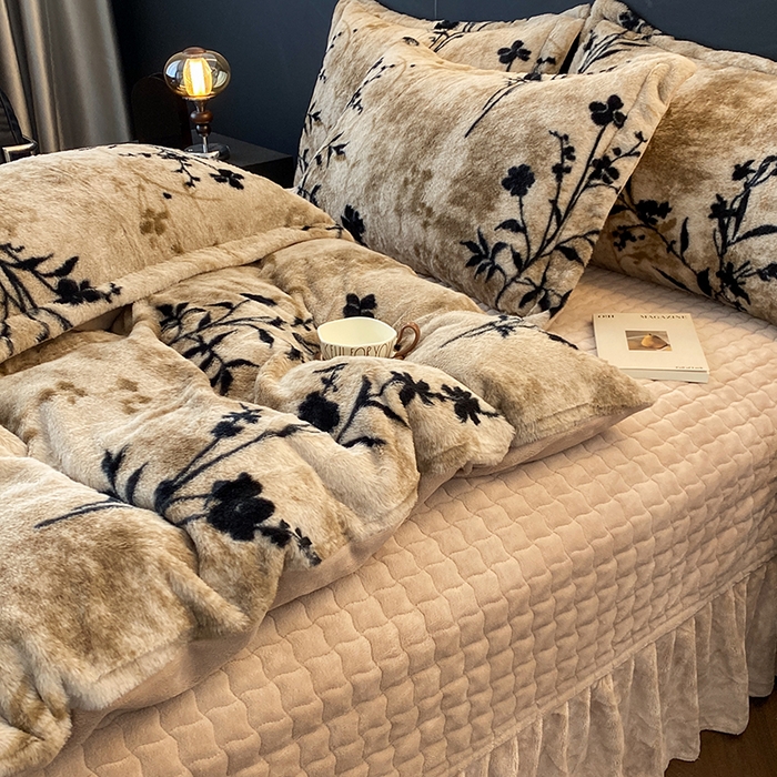 91家纺网 家纺一手货源 找家纺 美伦美焕 2025新款直播热款高克重兔毛绒床盖款四件套 墨枝-驼