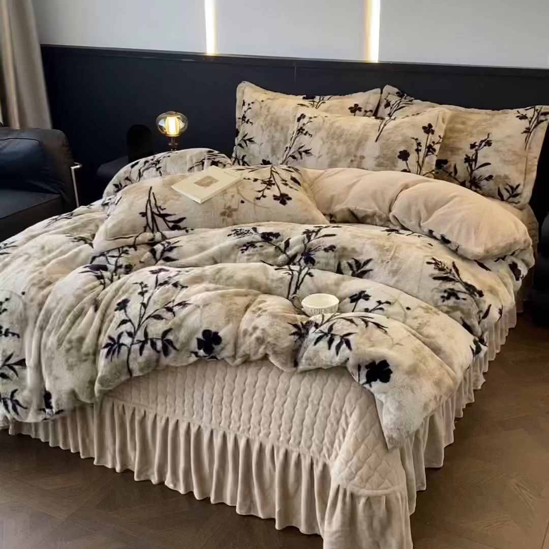 91家纺网 家纺一手货源 找家纺 美伦美焕 2025新款直播热款高克重兔毛绒床盖款四件套 墨枝-驼