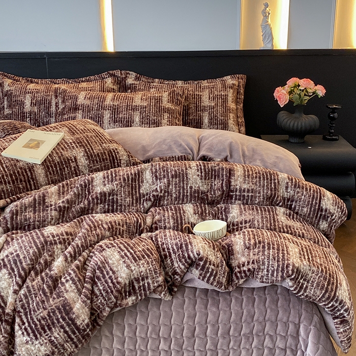 91家纺网 家纺一手货源 找家纺 美伦美焕 2025新款直播热款高克重兔毛绒床盖款四件套 绒纹