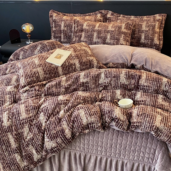 91家纺网 家纺一手货源 找家纺 美伦美焕 2025新款直播热款高克重兔毛绒床盖款四件套 绒纹