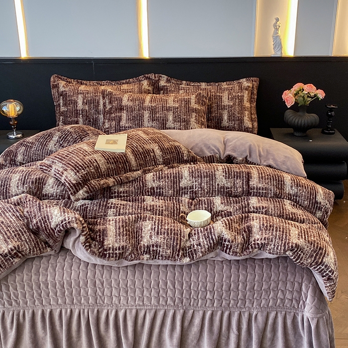 91家纺网 家纺一手货源 找家纺 美伦美焕 2025新款直播热款高克重兔毛绒床盖款四件套 绒纹