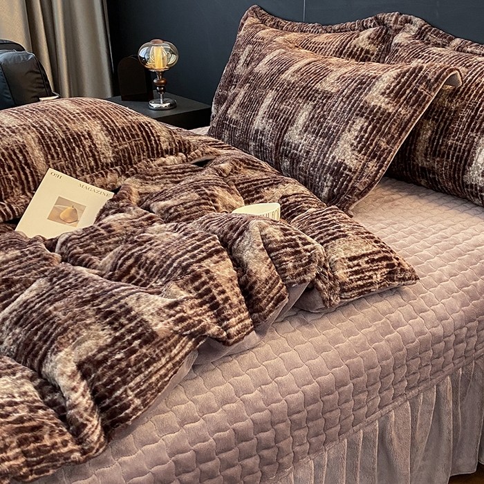 91家纺网 家纺一手货源 找家纺 美伦美焕 2025新款直播热款高克重兔毛绒床盖款四件套 绒纹