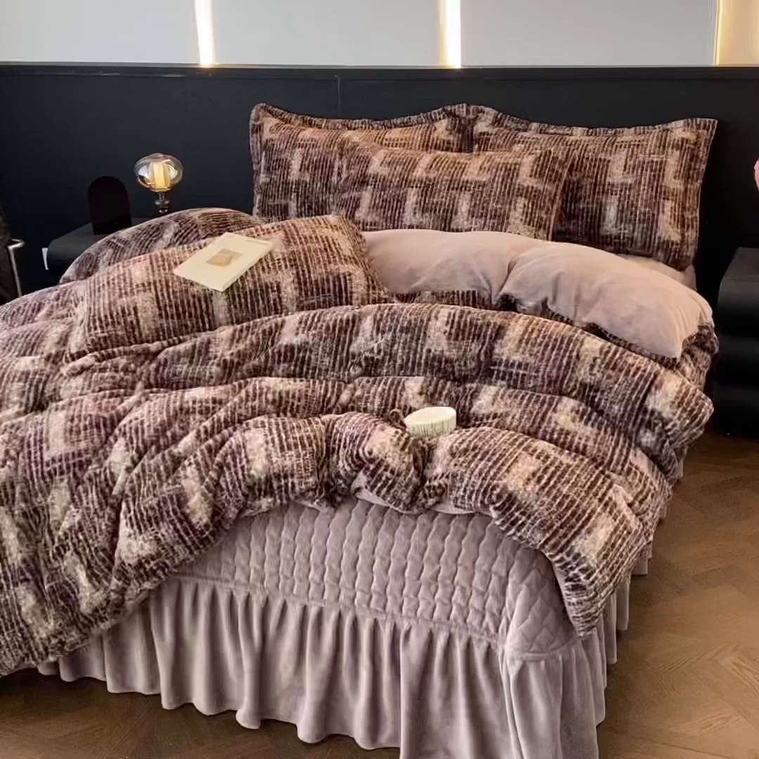 91家纺网 家纺一手货源 找家纺 美伦美焕 2025新款直播热款高克重兔毛绒床盖款四件套 绒纹