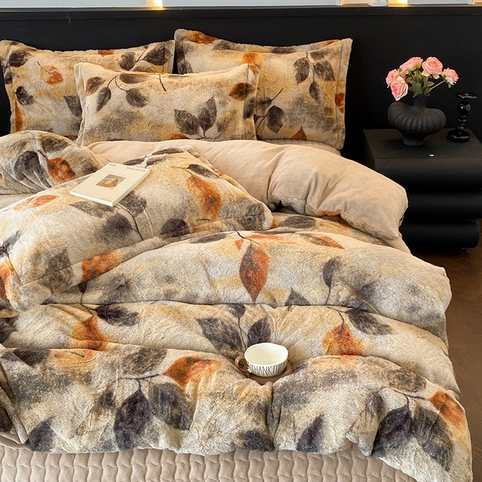 91家纺网 家纺一手货源 找家纺 美伦美焕 2025新款直播热款高克重兔毛绒床盖款四件套 叶影-咖