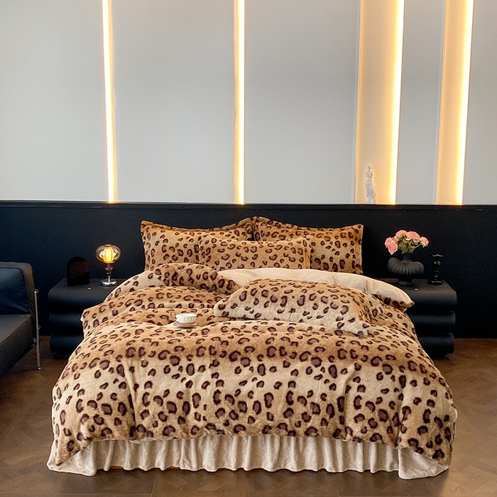 91家纺网 家纺一手货源 找家纺 美伦美焕 2025新款直播热款高克重兔毛绒床盖款四件套 棕豹