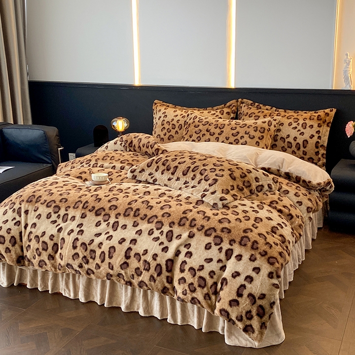 91家纺网 家纺一手货源 找家纺 美伦美焕 2025新款直播热款高克重兔毛绒床盖款四件套 棕豹