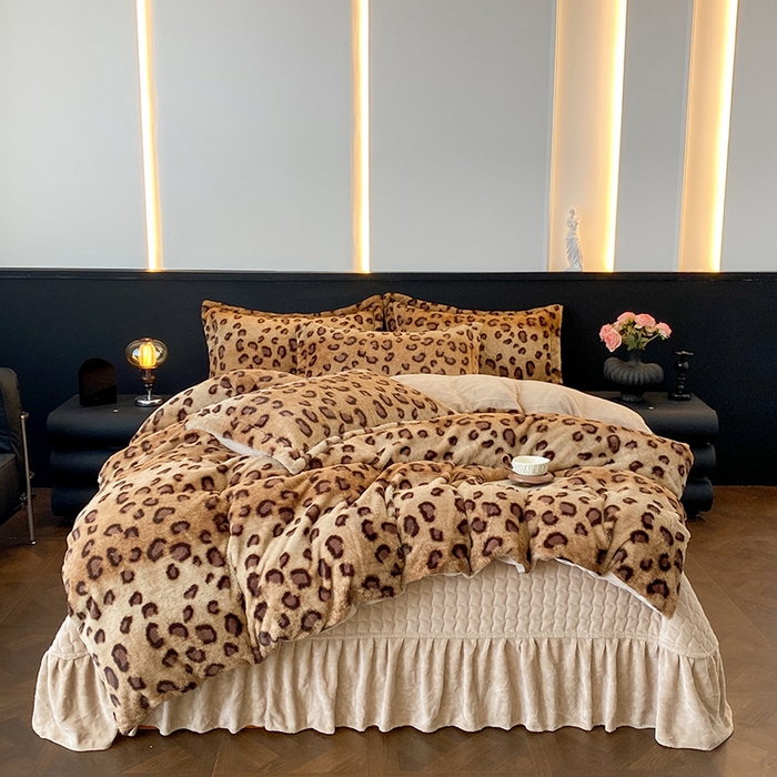 91家纺网 家纺一手货源 找家纺 美伦美焕 2025新款直播热款高克重兔毛绒床盖款四件套 棕豹