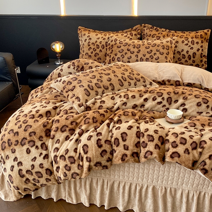 91家纺网 家纺一手货源 找家纺 美伦美焕 2025新款直播热款高克重兔毛绒床盖款四件套 棕豹