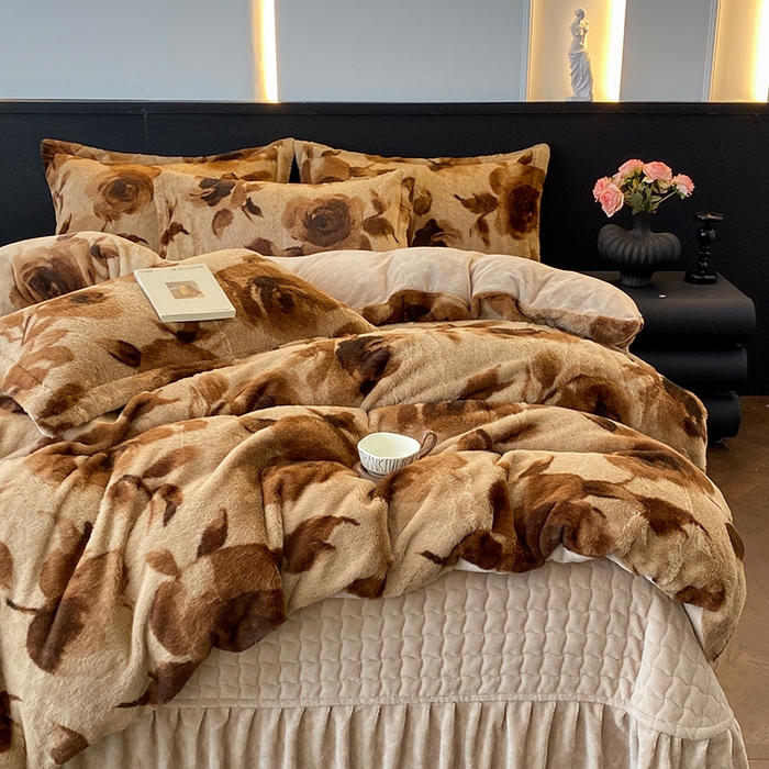 91家纺网 家纺一手货源 找家纺 美伦美焕 2025新款直播热款高克重兔毛绒床盖款四件套 棕玫