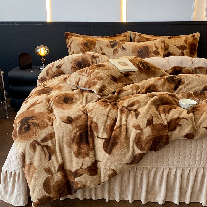 91家纺网 家纺一手货源 找家纺 美伦美焕 2025新款直播热款高克重兔毛绒床盖款四件套 棕玫