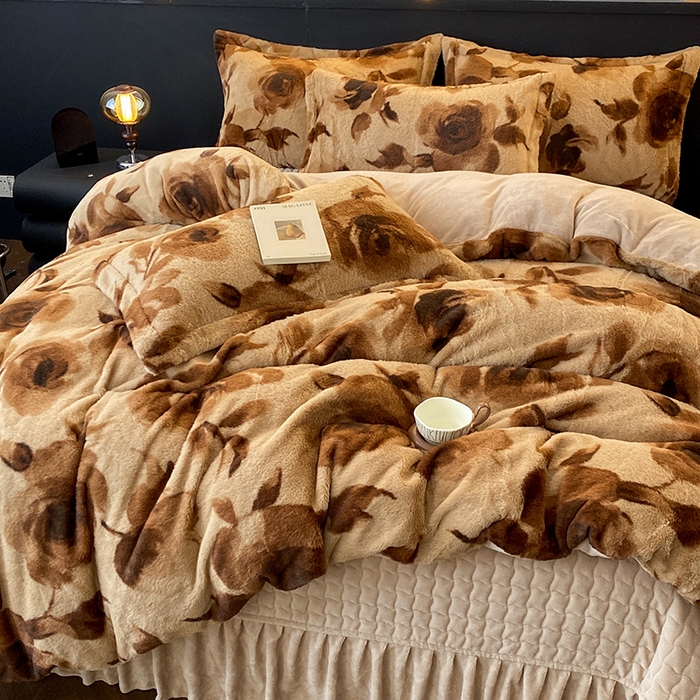 91家纺网 家纺一手货源 找家纺 美伦美焕 2025新款直播热款高克重兔毛绒床盖款四件套 棕玫