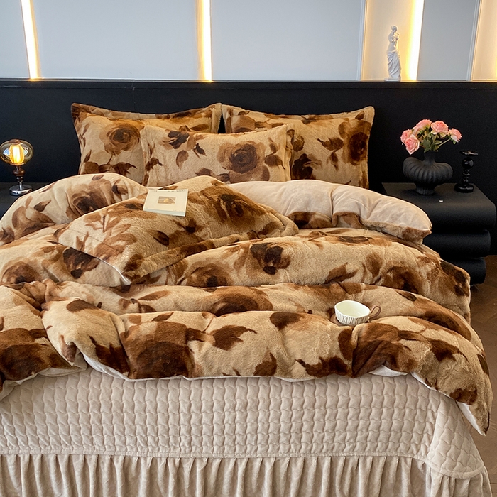 91家纺网 家纺一手货源 找家纺 美伦美焕 2025新款直播热款高克重兔毛绒床盖款四件套 棕玫
