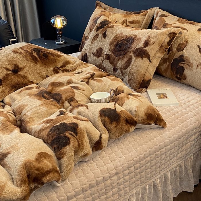 91家纺网 家纺一手货源 找家纺 美伦美焕 2025新款直播热款高克重兔毛绒床盖款四件套 棕玫