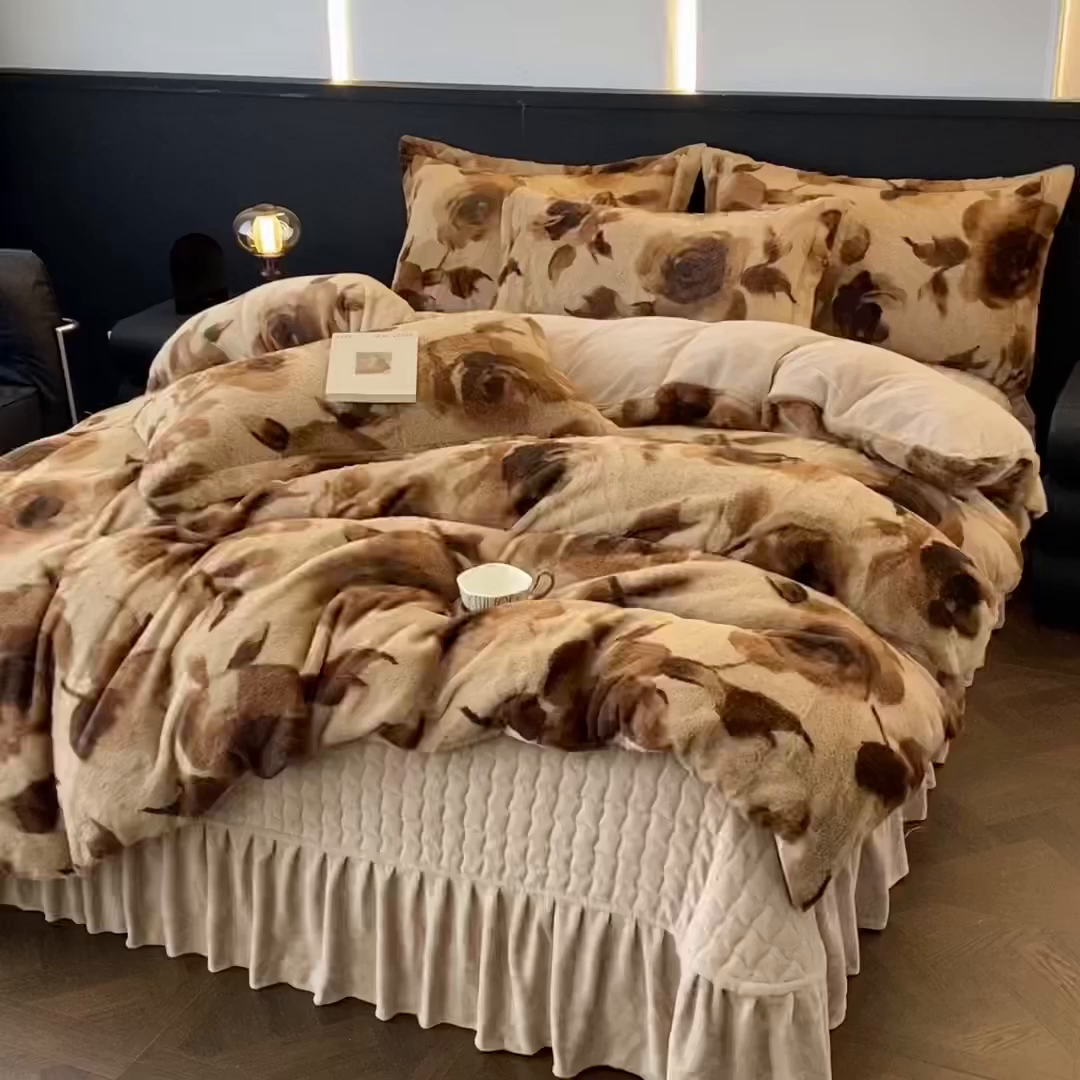 91家纺网 家纺一手货源 找家纺 美伦美焕 2025新款直播热款高克重兔毛绒床盖款四件套 棕玫