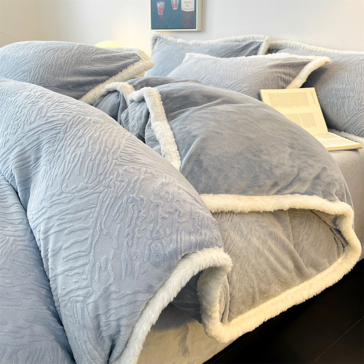 91家纺网 家纺一手货源 找家纺 （总）小久久（小九九） 2025新款A类高克重雕花牛奶绒四件套