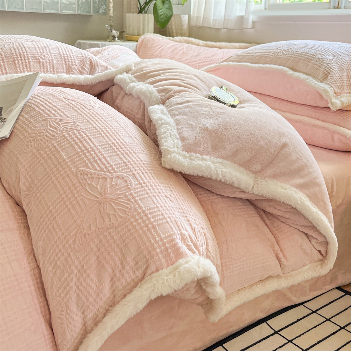 91家纺网 家纺一手货源 找家纺 （总）小久久（小九九） 2025新款A类高克重雕花牛奶绒四件套