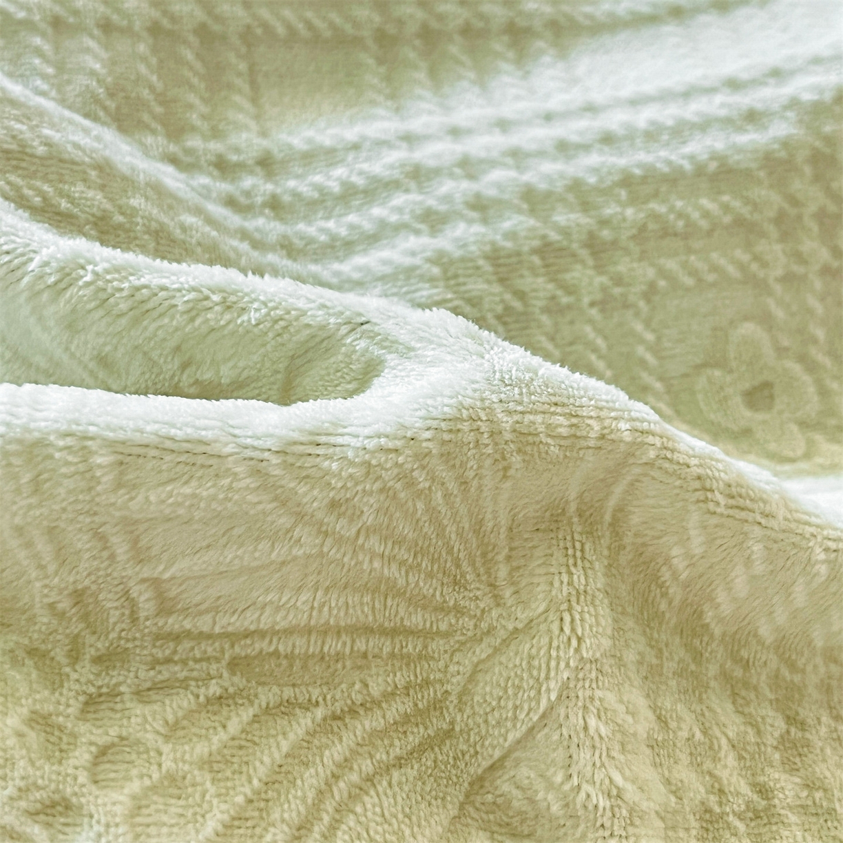 91家纺网 家纺一手货源 找家纺 （总）小久久（小九九） 2025新款A类高克重雕花牛奶绒四件套