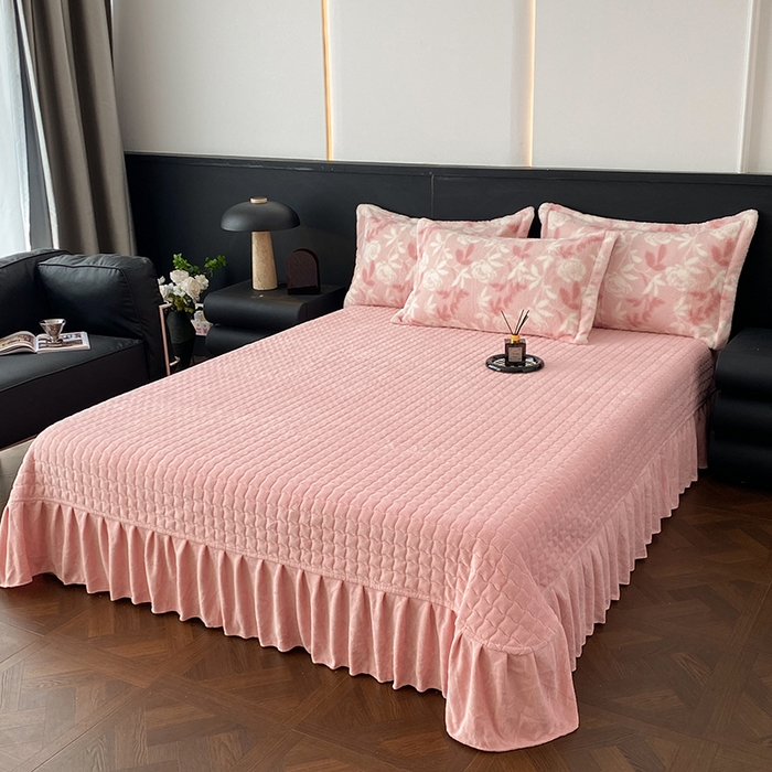 91家纺网 家纺一手货源 找家纺 美伦美焕 2025新款直播热款高克重兔毛绒床盖款四件套 花漾粉