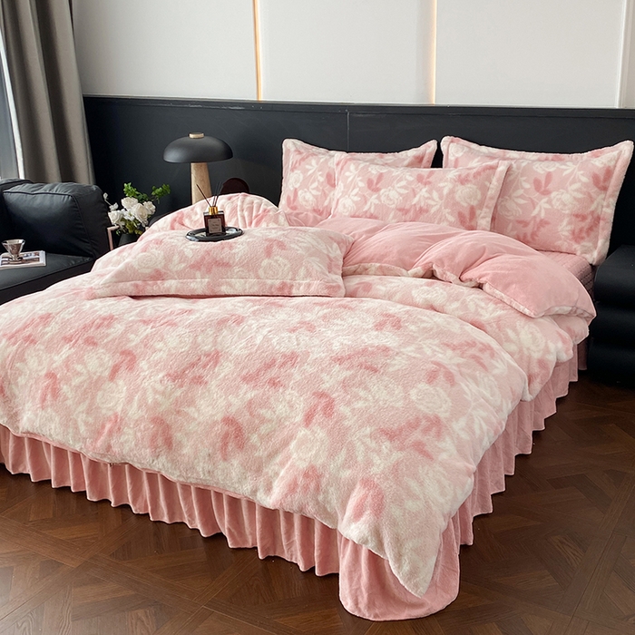 91家纺网 家纺一手货源 找家纺 美伦美焕 2025新款直播热款高克重兔毛绒床盖款四件套 花漾粉