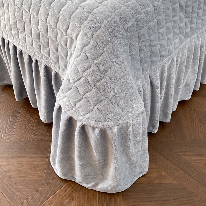 91家纺网 家纺一手货源 找家纺 美伦美焕 2025新款直播热款高克重兔毛绒床盖款四件套 花漾灰