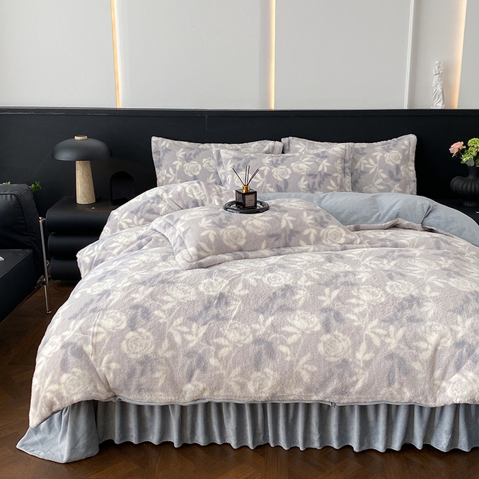 91家纺网 家纺一手货源 找家纺 美伦美焕 2025新款直播热款高克重兔毛绒床盖款四件套 花漾灰