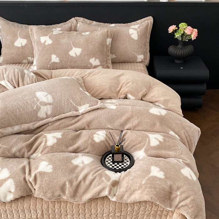 91家纺网 家纺一手货源 找家纺 美伦美焕 2025新款直播热款高克重兔毛绒床盖款四件套 暖驼