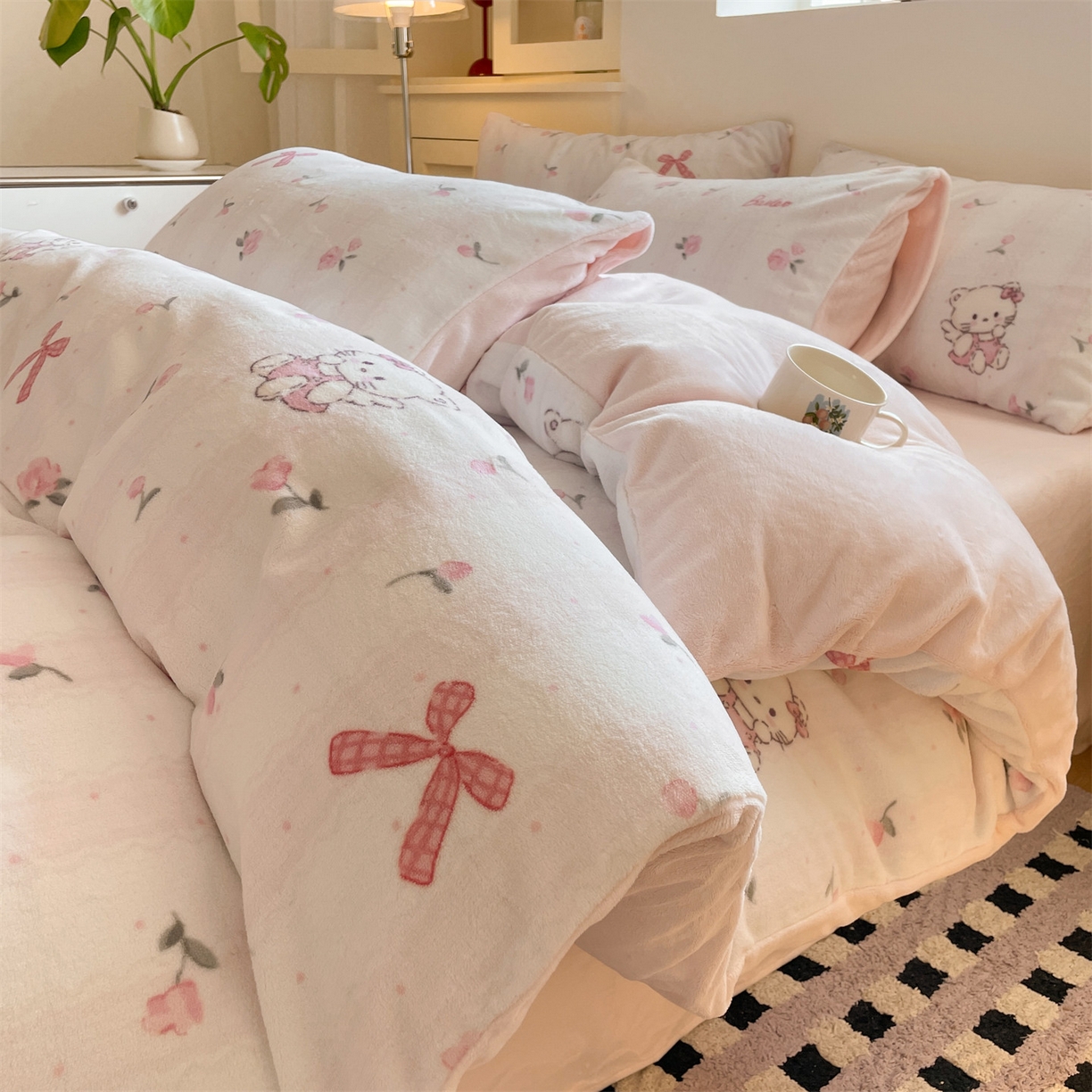 91家纺网 家纺一手货源 找家纺 小久久（小九九） 2025新款水洗真丝夏被四件套-满绣系列