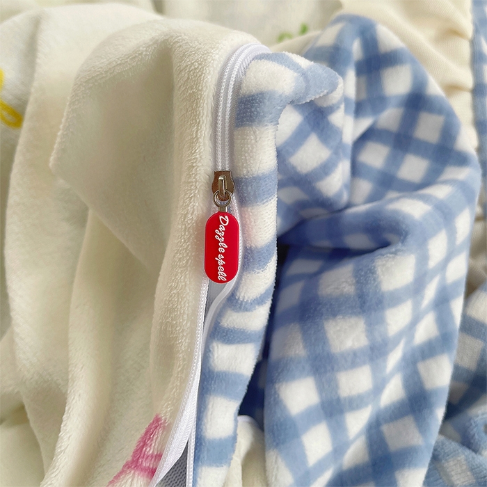 91家纺网 家纺一手货源 找家纺 炫拼家纺 2025新款亲肤舒适韩版高克重牛奶绒花边四件套-奶盐 奶盐-海的心跳