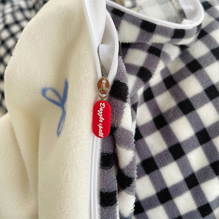 91家纺网 家纺一手货源 找家纺 炫拼家纺 2025新款亲肤舒适韩版高克重牛奶绒花边四件套-奶盐 奶盐一墨韵