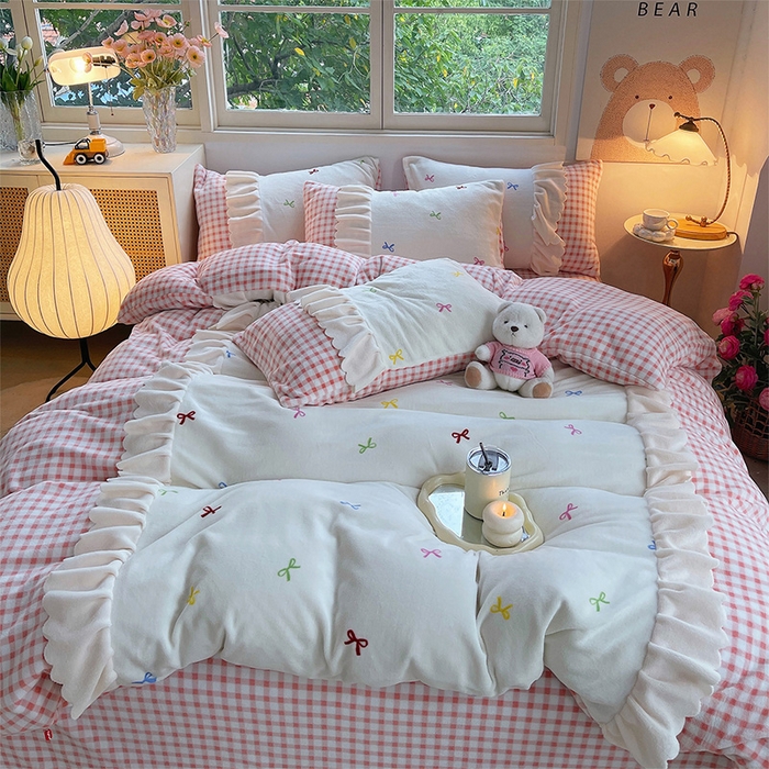 91家纺网 家纺一手货源 找家纺 炫拼家纺 2025新款亲肤舒适韩版高克重牛奶绒花边四件套-奶盐 奶盐-梦里生花