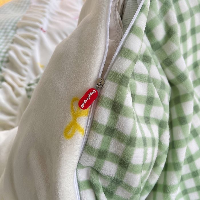 91家纺网 家纺一手货源 找家纺 炫拼家纺 2025新款亲肤舒适韩版高克重牛奶绒花边四件套-奶盐 奶盐-森漫