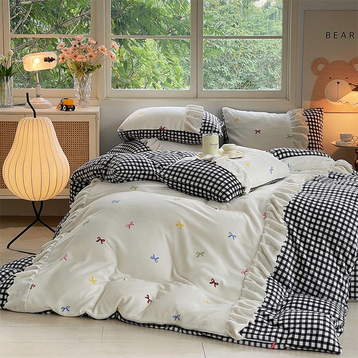 91家纺网 家纺一手货源 找家纺 炫拼家纺 2025新款亲肤舒适韩版高克重牛奶绒花边四件套-奶盐 奶盐一墨韵