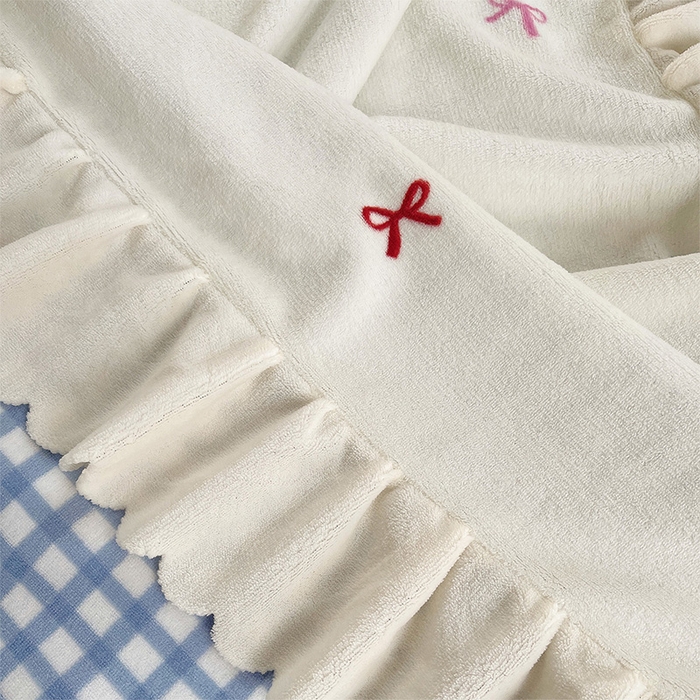 91家纺网 家纺一手货源 找家纺 炫拼家纺 2025新款亲肤舒适韩版高克重牛奶绒花边四件套-奶盐 奶盐-海的心跳