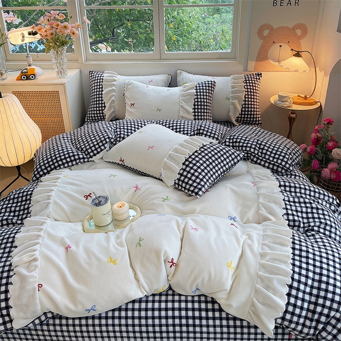 91家纺网 家纺一手货源 找家纺 炫拼家纺 2025新款亲肤舒适韩版高克重牛奶绒花边四件套-奶盐 奶盐一墨韵