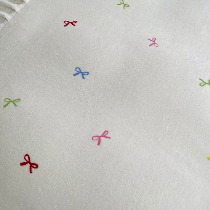 91家纺网 家纺一手货源 找家纺 炫拼家纺 2025新款亲肤舒适韩版高克重牛奶绒花边四件套-奶盐 奶盐一墨韵