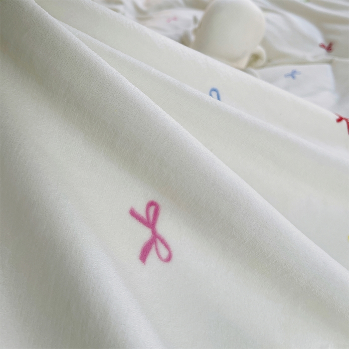 91家纺网 家纺一手货源 找家纺 炫拼家纺 2025新款亲肤舒适韩版高克重牛奶绒花边四件套-奶盐 奶盐-森漫