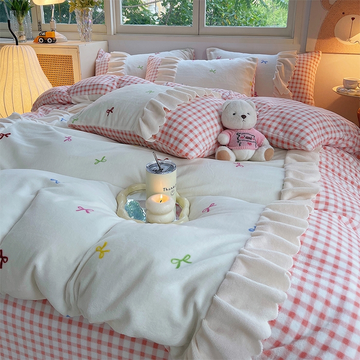 91家纺网 家纺一手货源 找家纺 炫拼家纺 2025新款亲肤舒适韩版高克重牛奶绒花边四件套-奶盐 奶盐-梦里生花