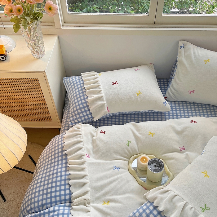 91家纺网 家纺一手货源 找家纺 炫拼家纺 2025新款亲肤舒适韩版高克重牛奶绒花边四件套-奶盐 奶盐-海的心跳