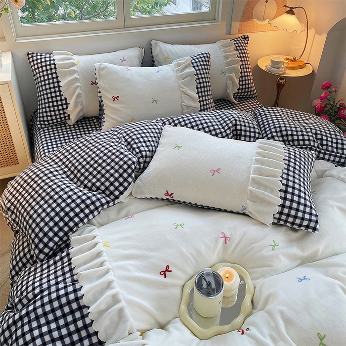 91家纺网 家纺一手货源 找家纺 炫拼家纺 2025新款亲肤舒适韩版高克重牛奶绒花边四件套-奶盐 奶盐一墨韵