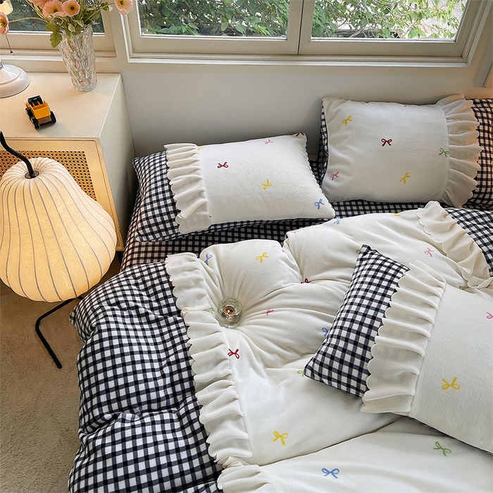 91家纺网 家纺一手货源 找家纺 炫拼家纺 2025新款亲肤舒适韩版高克重牛奶绒花边四件套-奶盐 奶盐一墨韵