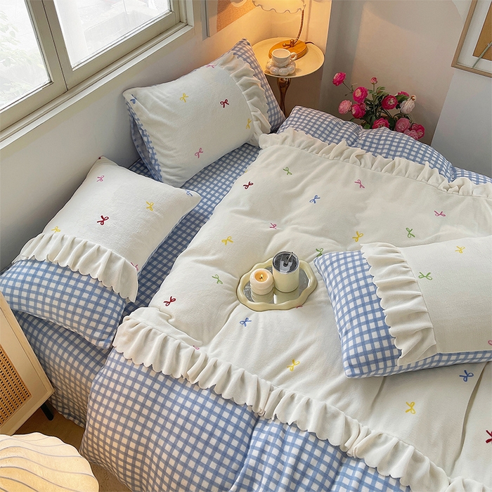 91家纺网 家纺一手货源 找家纺 炫拼家纺 2025新款亲肤舒适韩版高克重牛奶绒花边四件套-奶盐 奶盐-海的心跳